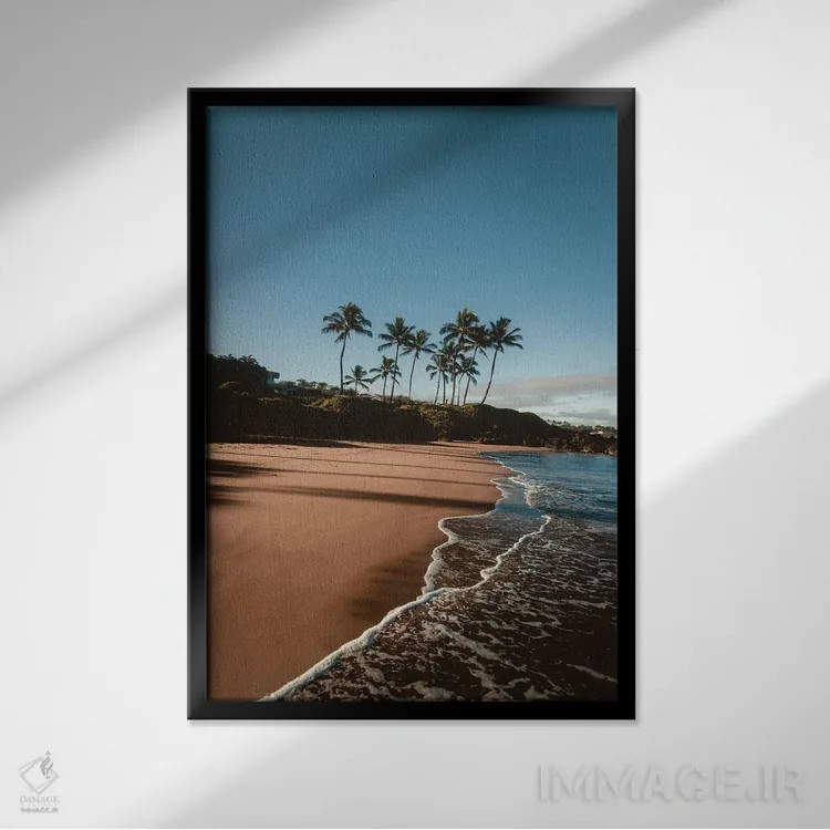 تابلو دکوراتیو پیاده روی صبحگاهی کنار ساحل اثر لوکاس مور - نمای قابدار مشکی