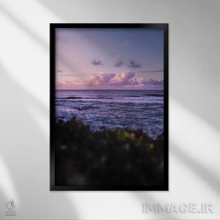 تابلو دکوراتیو غروب خیال انگیز اثر لوکاس مور - نمای قابدار مشکی