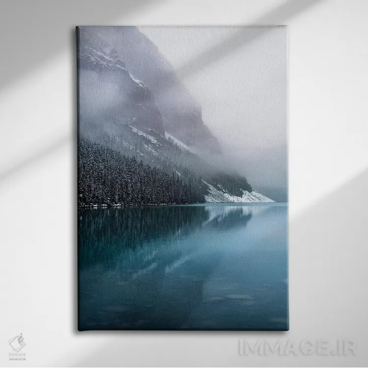 تابلو دکوراتیو انعکاس مه آلود اثر لوکاس مور - نمای روبهرو روی دیوار