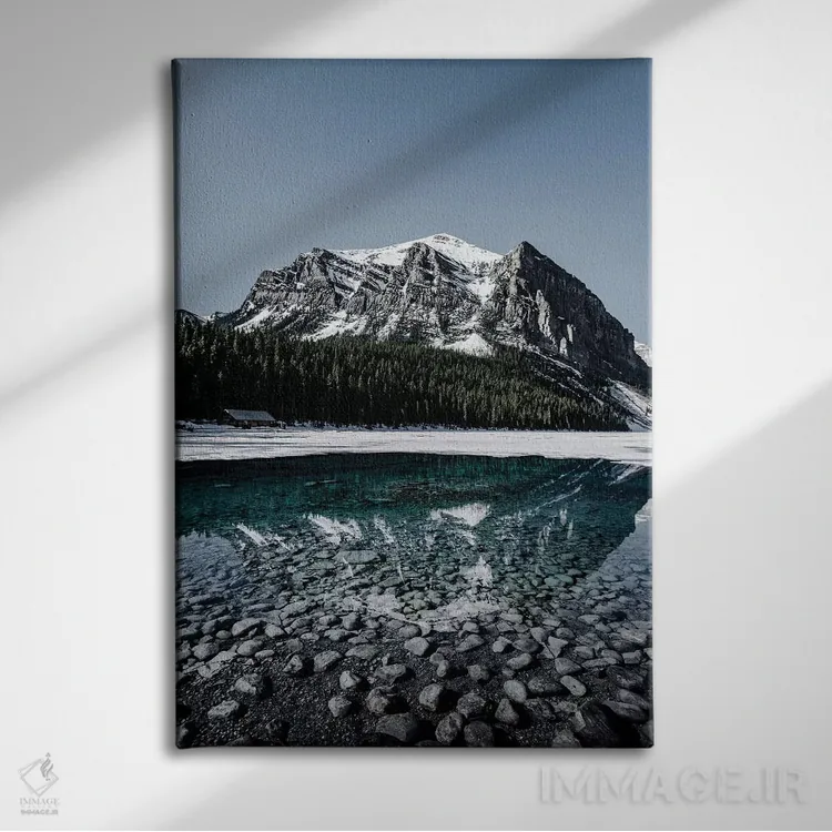 تابلو دکوراتیو انعکاس دریاچه لوئیز اثر لوکاس مور - نمای روبهرو روی دیوار