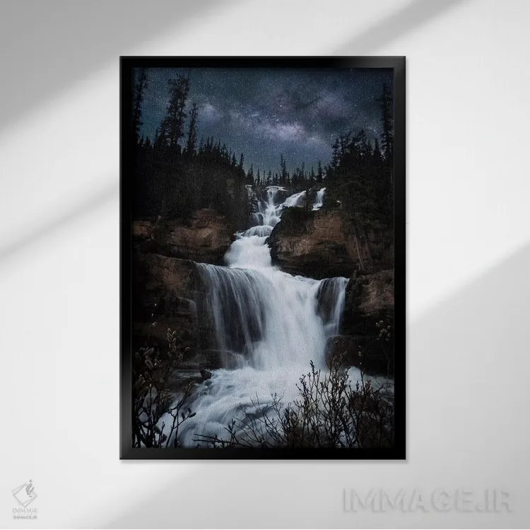 تابلو دکوراتیو آبشار راه شیری اثر لوکاس مور - نمای قابدار مشکی