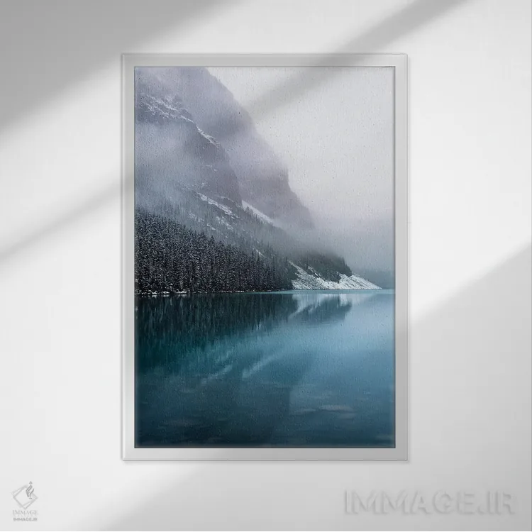 تابلو دکوراتیو انعکاس مه آلود اثر لوکاس مور - نمای قابدار سفید