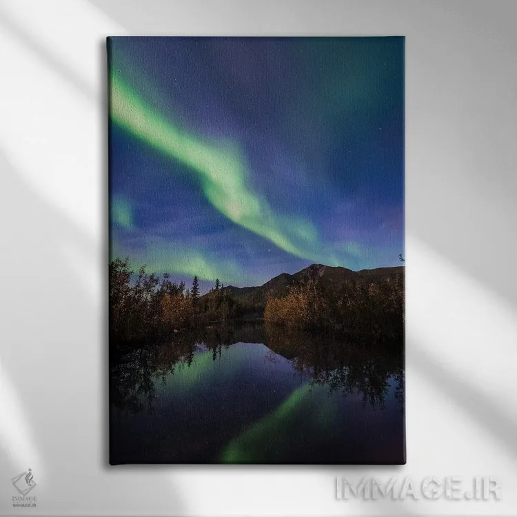 تابلو دکوراتیو انعکاس شفق قطبی اثر لوکاس مور - نمای روبهرو روی دیوار