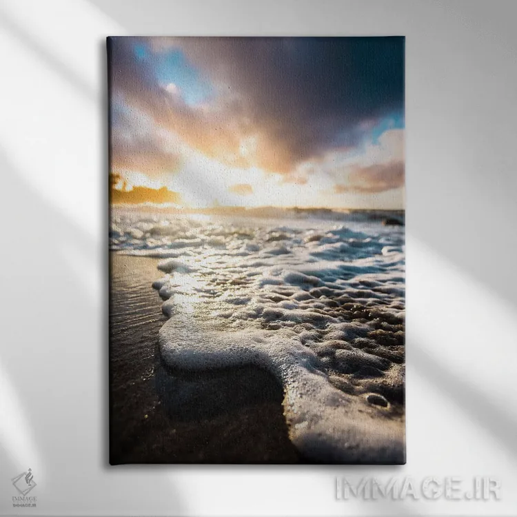 تابلو دکوراتیو طلوع فوم دریا اثر لوکاس مور - نمای روبهرو روی دیوار
