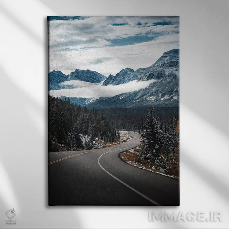 تابلو دکوراتیو رانندگی در برف اثر لوکاس مور - نمای روبهرو روی دیوار