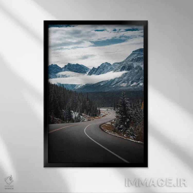 تابلو دکوراتیو رانندگی در برف اثر لوکاس مور - نمای قابدار مشکی