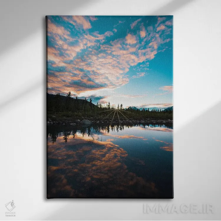 تابلو دکوراتیو انعکاس غروب اثر لوکاس مور - نمای روبهرو روی دیوار
