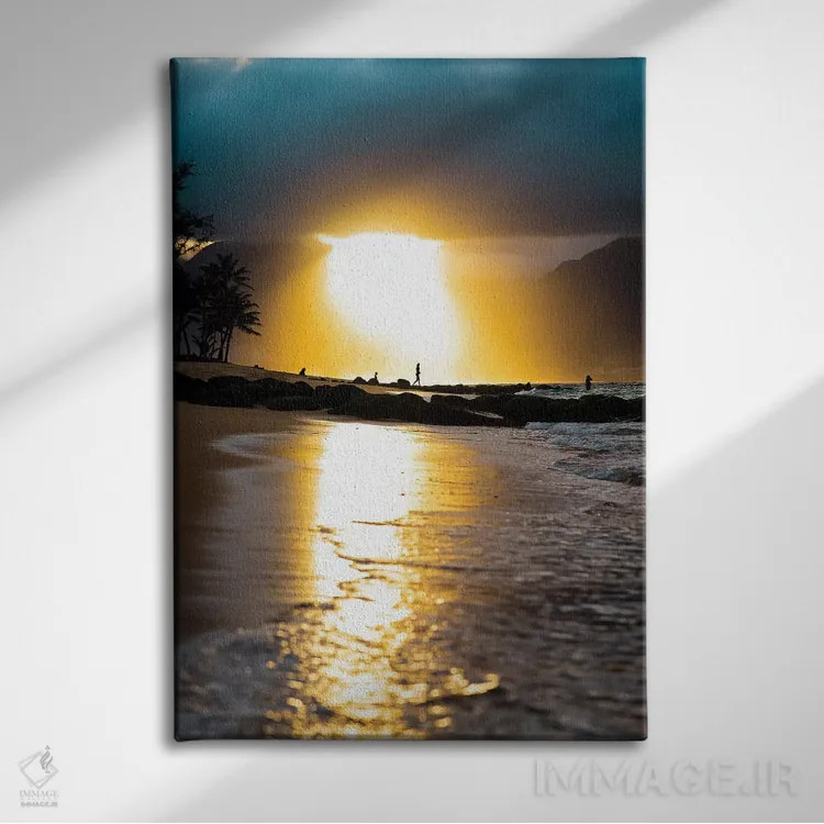 تابلو دکوراتیو غروب گرمسیری اثر لوکاس مور - نمای روبهرو روی دیوار