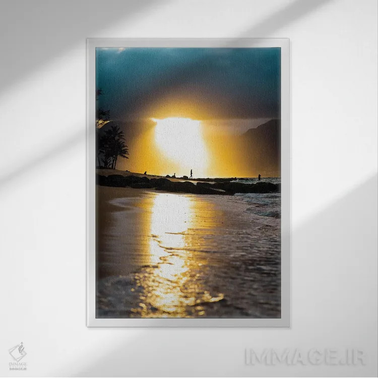 تابلو دکوراتیو غروب گرمسیری اثر لوکاس مور - نمای قابدار سفید