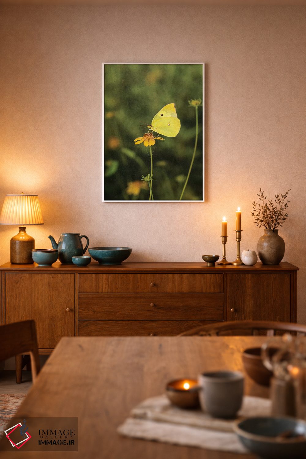 تابلو دکوراتیو پروانه داگ فیس جنوبی در حال تغذیه اثر لری دیتو - D5W