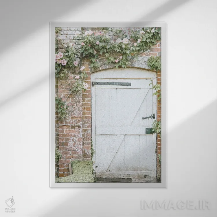 تابلو دکوراتیو در کلبه ی رز عزیز اثر لیا استراتسما - نمای قابدار سفید