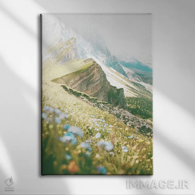 تابلو دکوراتیو تپه ها با گل های وحشی سرزنده اند اثر لیا استراتسما - نمای روبهرو روی دیوار