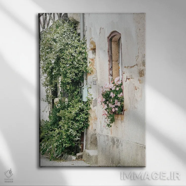 تابلو دکوراتیو قدم زدن در شهر قدیمی اثر لیا استراتسما - نمای روبهرو روی دیوار