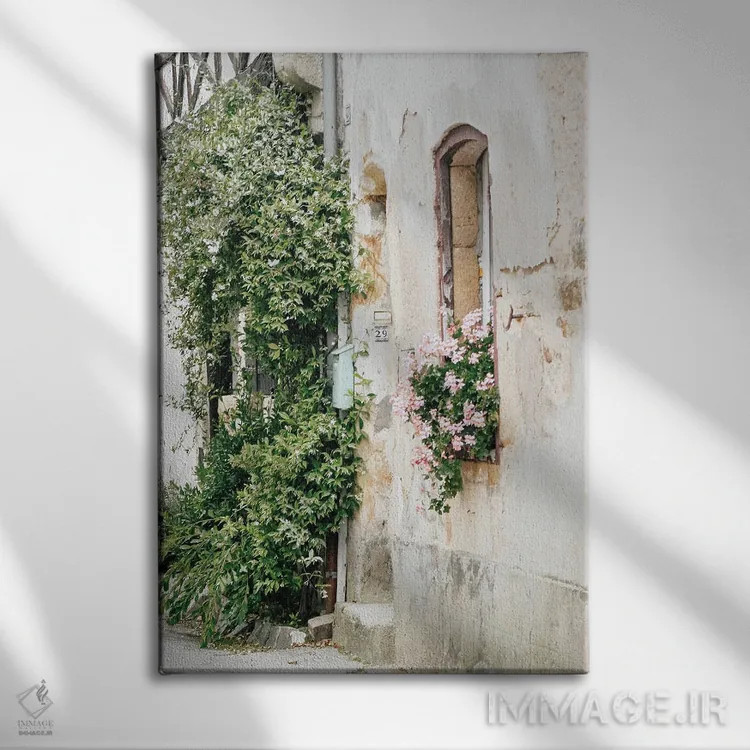 تابلو دکوراتیو قدم زدن در شهر قدیمی اثر لیا استراتسما - نمای روبهرو روی دیوار