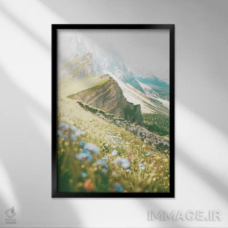 تابلو دکوراتیو تپه ها با گل های وحشی سرزنده اند اثر لیا استراتسما - نمای قابدار مشکی