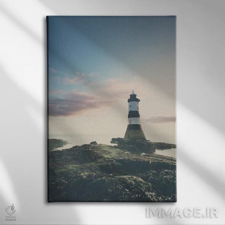 تابلو دکوراتیو فانوس دریایی پنروز هنگام طلوع آفتاب اثر لورا ایوانز - نمای روبهرو روی دیوار