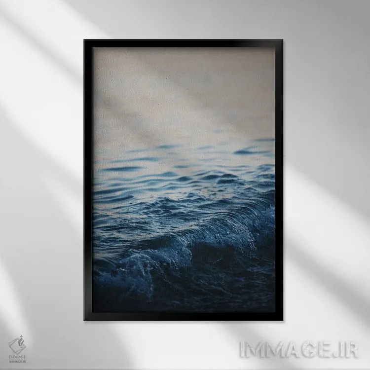 تابلو دکوراتیو موج های دریا اثر لورا ایوانز - نمای قابدار مشکی