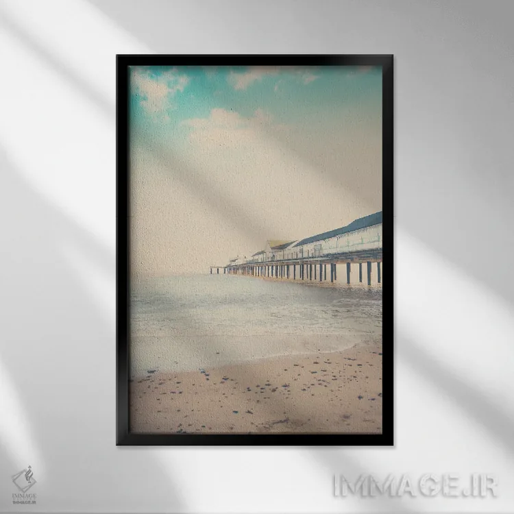 تابلو دکوراتیو اسکله ساوت ولد اثر لورا ایوانز - نمای قابدار مشکی