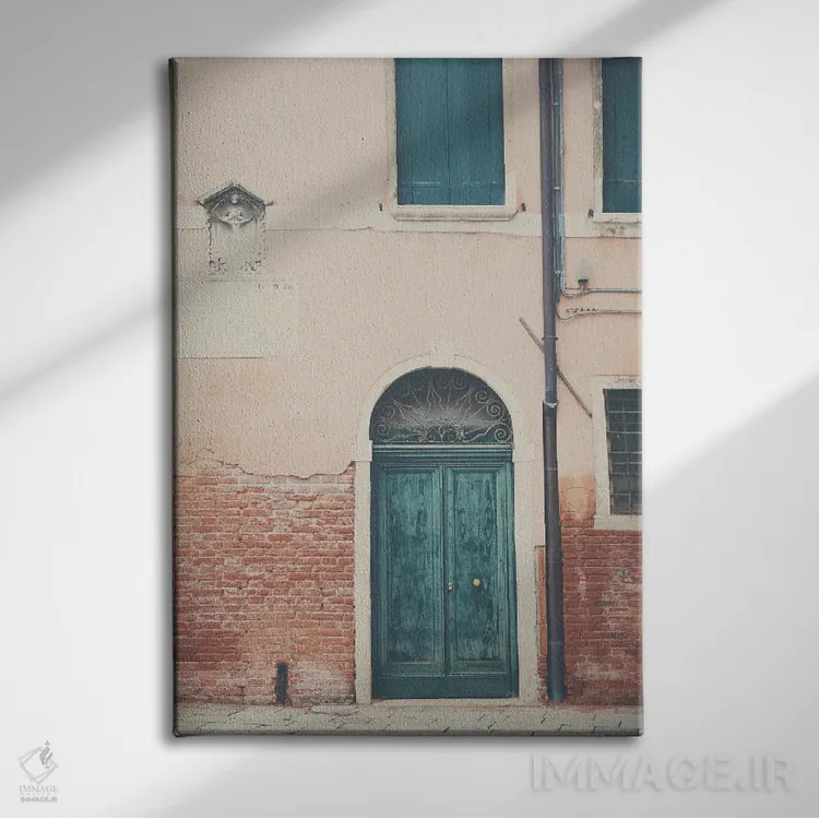 تابلو دکوراتیو دری سبز در ونیز اثر لورا ایوانز - نمای روبهرو روی دیوار