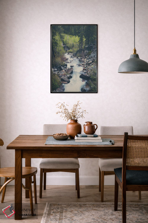 تابلو دکوراتیو رودخانه کوهستانی در میان درختان بالای دریاچه تاهو جاری است اثر لورا ایوانز - D6B