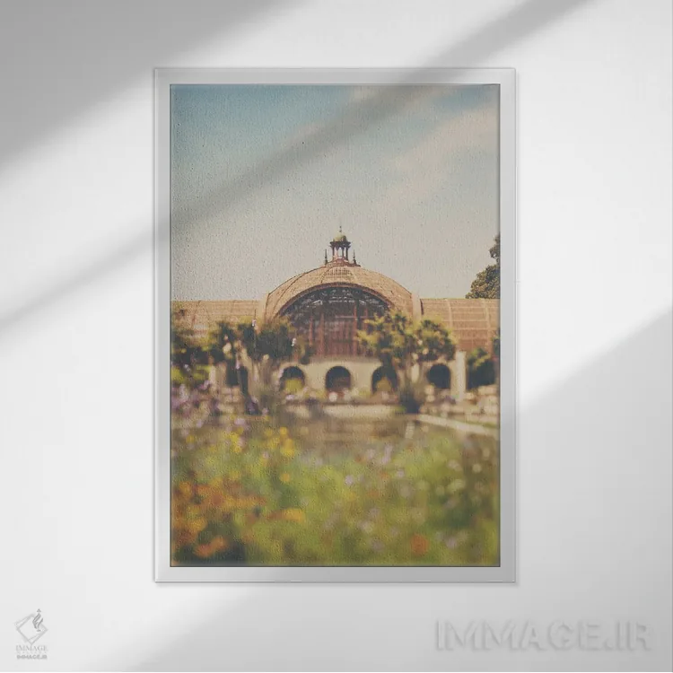 تابلو دکوراتیو همه خمیدگی ها اثر لورا ایوانز - نمای قابدار سفید