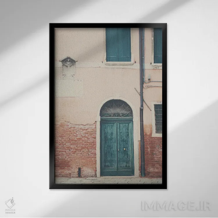 تابلو دکوراتیو دری سبز در ونیز اثر لورا ایوانز - نمای قابدار مشکی