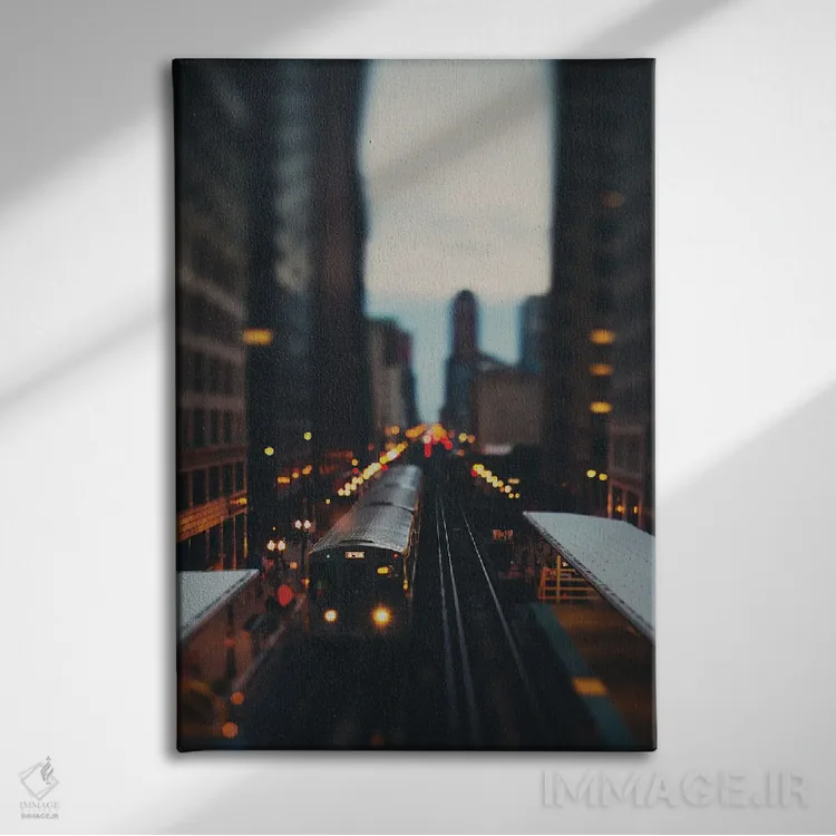 تابلو دکوراتیو قطار L در منطقه ساوت لوپ شیکاگو II اثر لورا ایوانز - نمای روبهرو روی دیوار