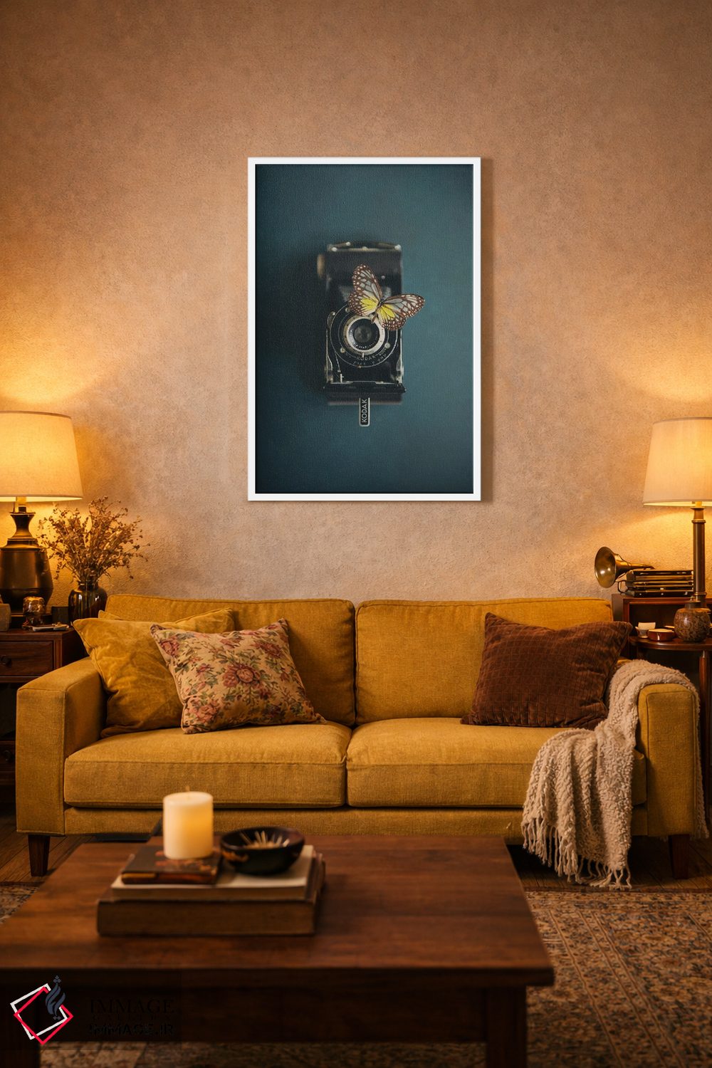 تابلو دکوراتیو یک دوربین قدیمی و یک پروانه اثر لورا ایوانز - D1W