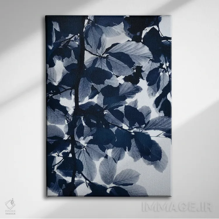 تابلو دکوراتیو برگ های نیلی اثر لکسی گر ایر - نمای روبهرو روی دیوار