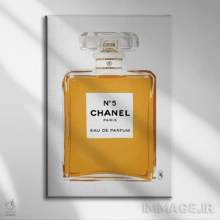 تابلو دکوراتیو عطر شنل شماره پنج اثر لا فم ژوژو - نمای روبهرو روی دیوار