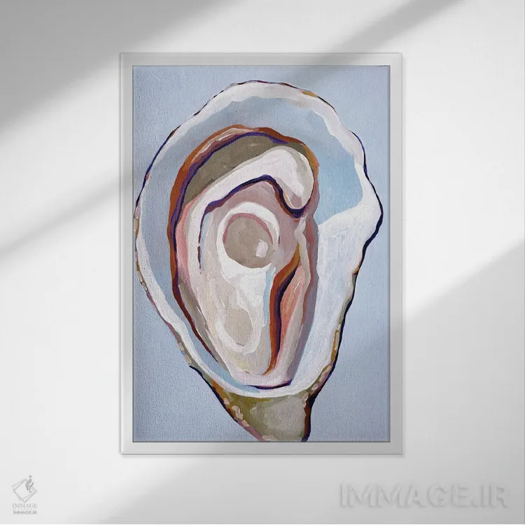 تابلو دکوراتیو صدف در رنگ های خنثی طبیعی اثر لورل گرینفیلد - نمای قابدار سفید