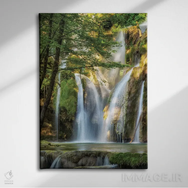 تابلو دکوراتیو آبشار اثر لارس فان ده خور - نمای روبهرو روی دیوار