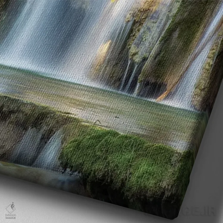 تابلو دکوراتیو آبشار اثر لارس فان ده خور - نمای نزدیک بافت بوم