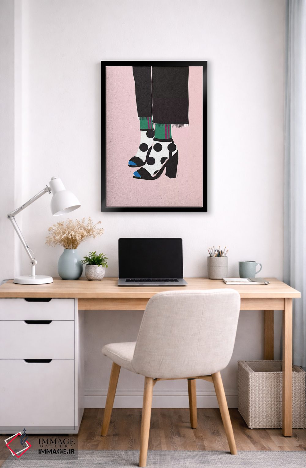 تابلو مینیمال جوراب و پاشنه دار اثر لیندا گوبتا - D6B