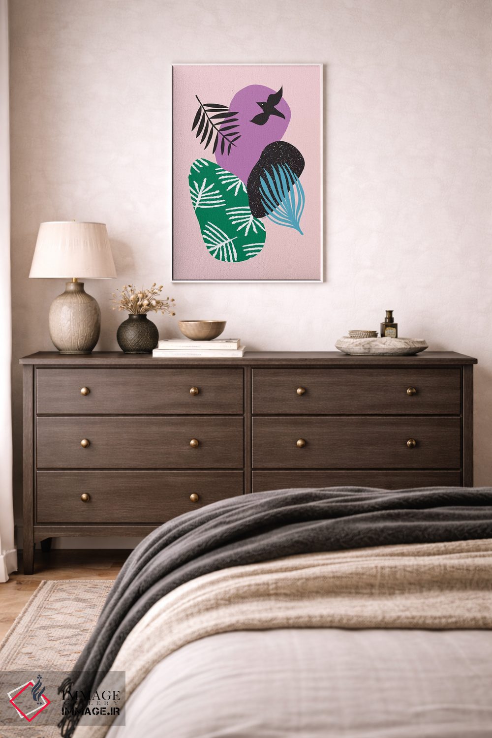 تابلو مینیمال پرندگان گرمسیری در میان صورتی ها اثر لیندا گوبتا - D2W