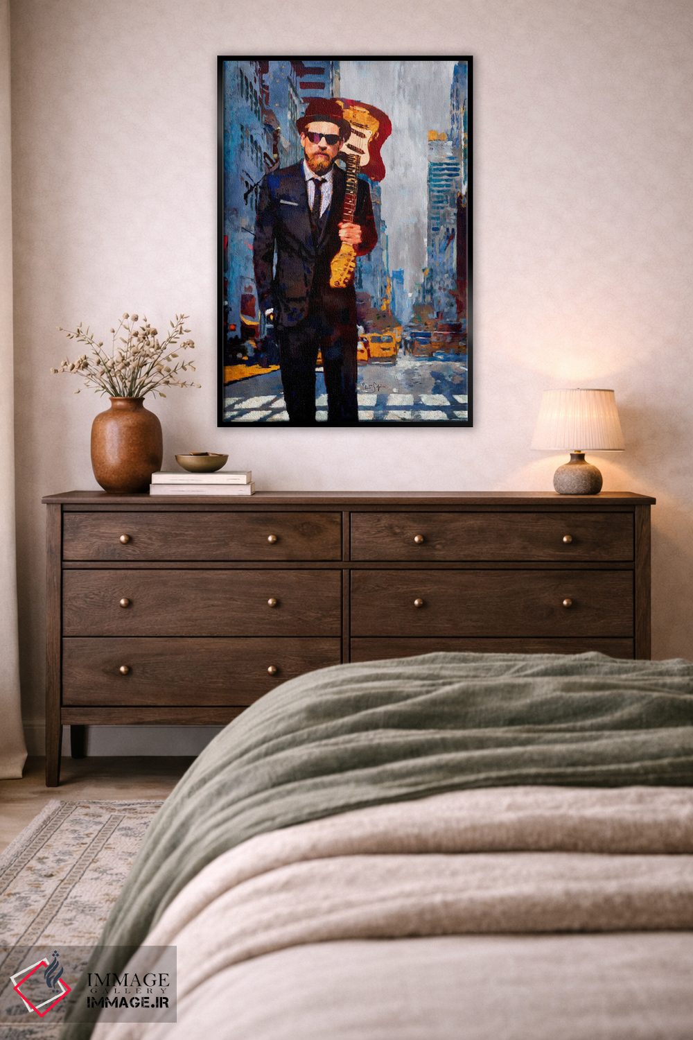 تابلو دکوراتیو یاغی با کت وشلوار اثر لیزا رابینسون - D6B