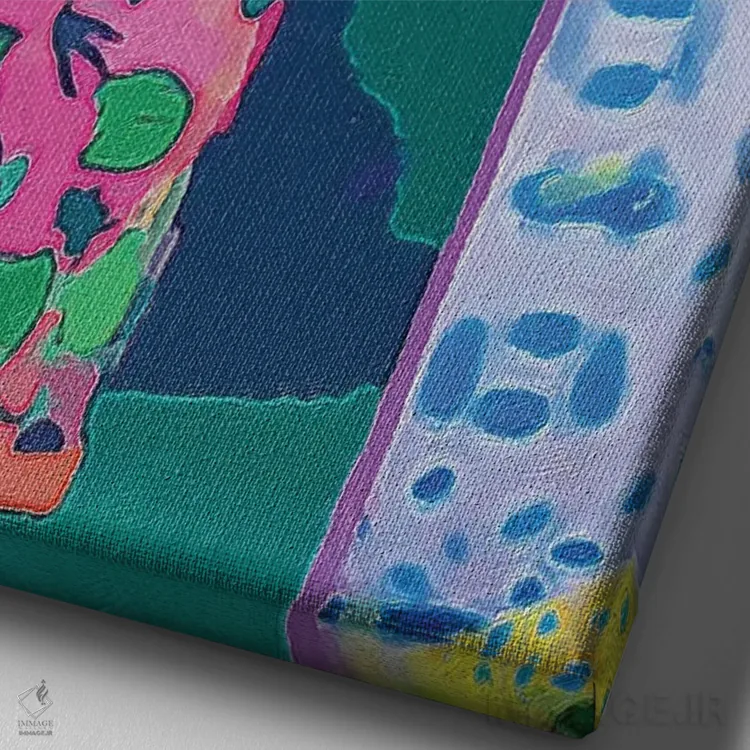 تابلو دکوراتیو حلزون روی زمینه صورتی و سبز اثر لوسی کلیمنکو - نمای نزدیک بافت بوم