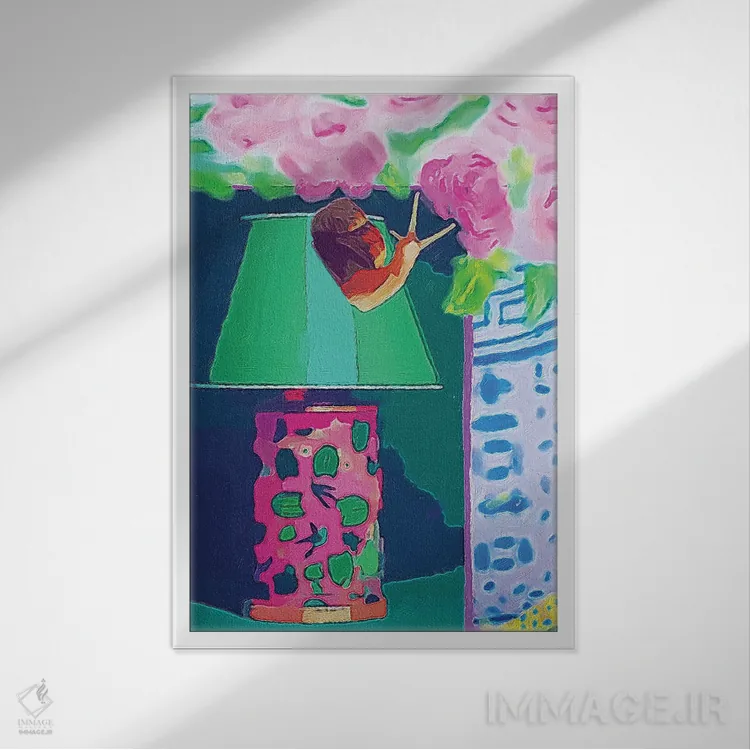 تابلو دکوراتیو حلزون روی زمینه صورتی و سبز اثر لوسی کلیمنکو - نمای قابدار سفید