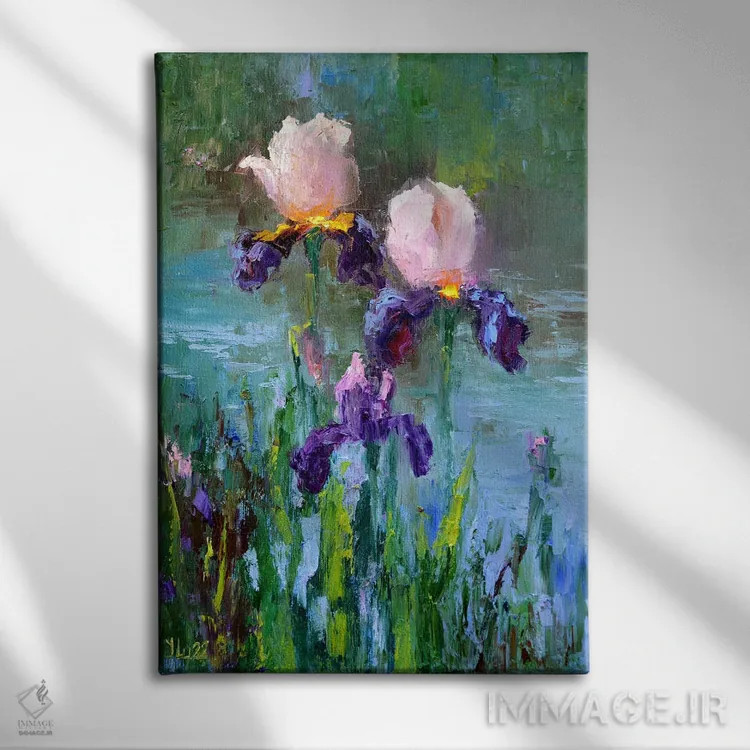 تابلو دکوراتیو سه زنبق کنار برکه اثر النا لوکینا - نمای روبهرو روی دیوار