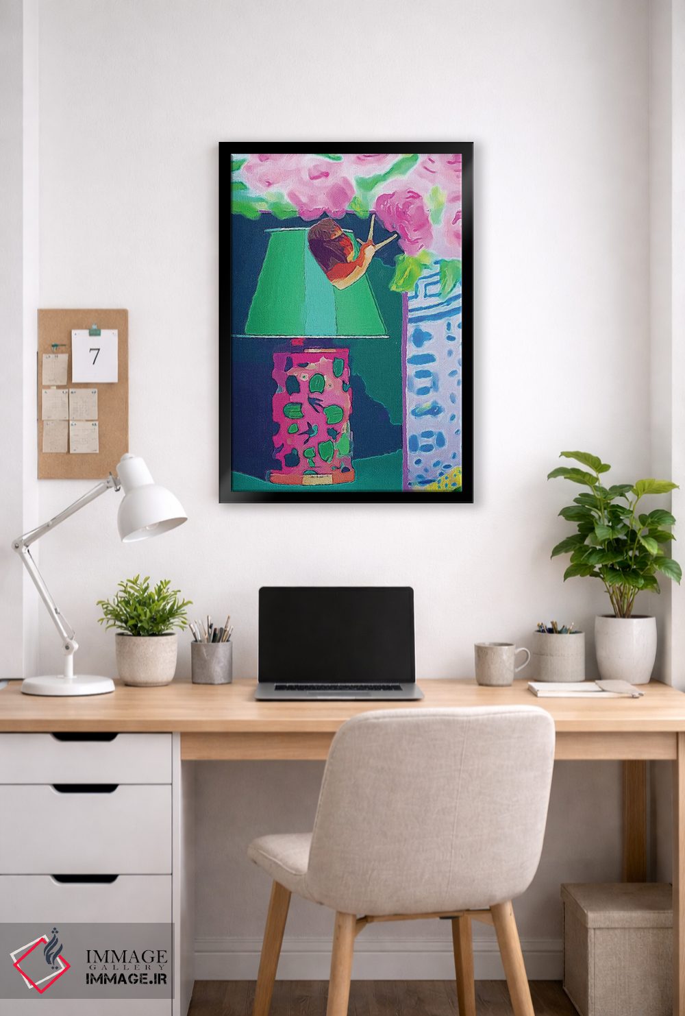 تابلو دکوراتیو حلزون روی زمینه صورتی و سبز اثر لوسی کلیمنکو - D6B