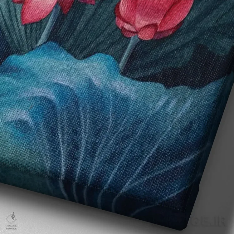 تابلو دکوراتیو گل های صورتی II اثر لیام کوموات - نمای نزدیک بافت بوم