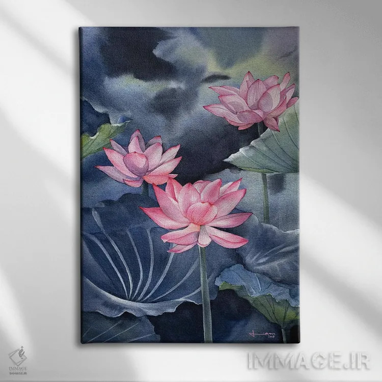 تابلو دکوراتیو نیلوفر آبی ۳ اثر لیام کوموات - نمای روبهرو روی دیوار