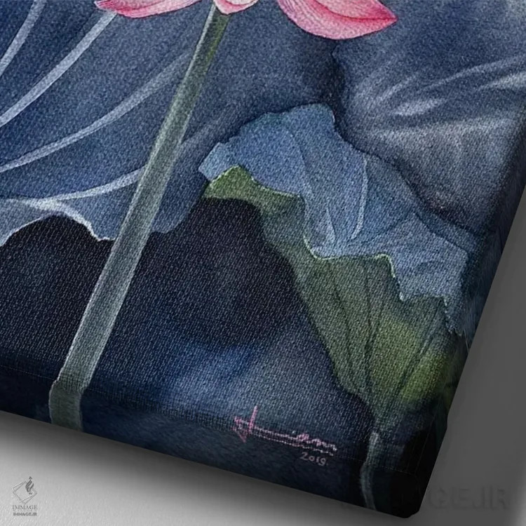 تابلو دکوراتیو نیلوفر آبی ۳ اثر لیام کوموات - نمای نزدیک بافت بوم