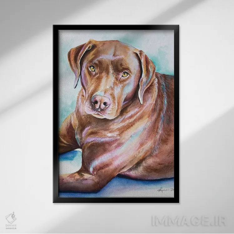 تابلو دکوراتیو لابرادور شکلاتی اثر لینزی کیوی - نمای قابدار مشکی