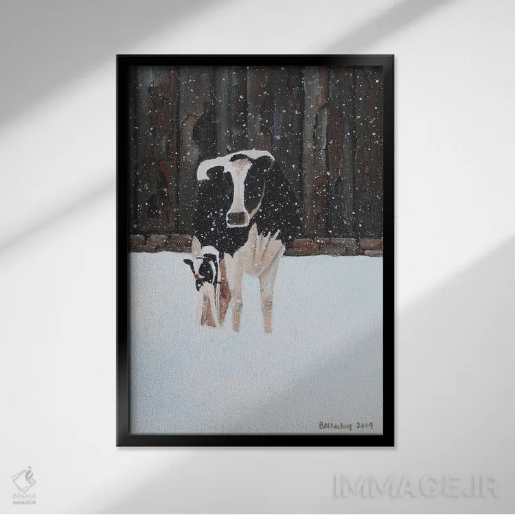 تابلو دکوراتیو گاو و گوساله در برف اثر شریل میلر لکی - نمای قابدار مشکی