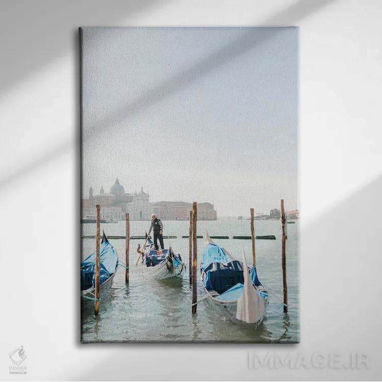 تابلو دکوراتیو Venice, Italy,گوندولاها، ونیز، ایتالیا اثر لاولی لیتل هوم کو - نمای روبهرو روی دیوار