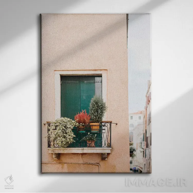 تابلو دکوراتیو Venice, Italy,کرکره های سبز، ونیز، ایتالیا اثر لاولی لیتل هوم کو - نمای روبهرو روی دیوار