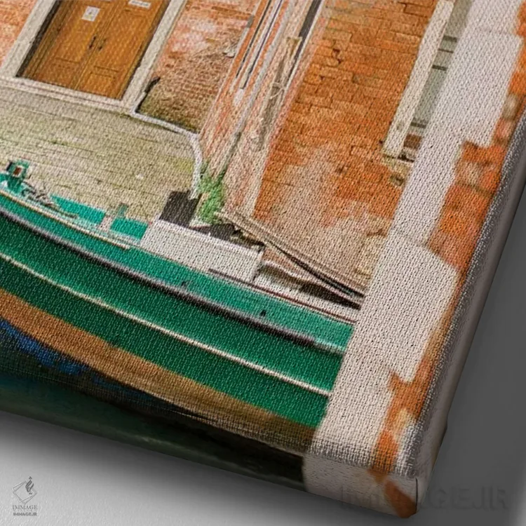 تابلو دکوراتیو Venice, Italy,قایق سبز، ونیز، ایتالیا اثر لاولی لیتل هوم کو - نمای نزدیک بافت بوم