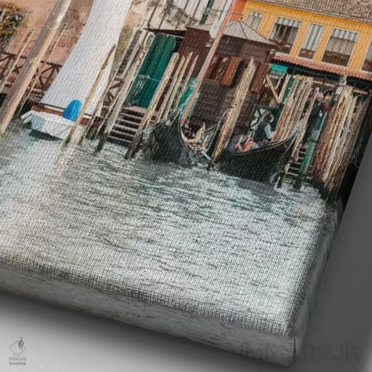 تابلو دکوراتیو Venice, Italy,دست ها روی ساختمان، ونیز، ایتالیا اثر لاولی لیتل هوم کو - نمای نزدیک بافت بوم