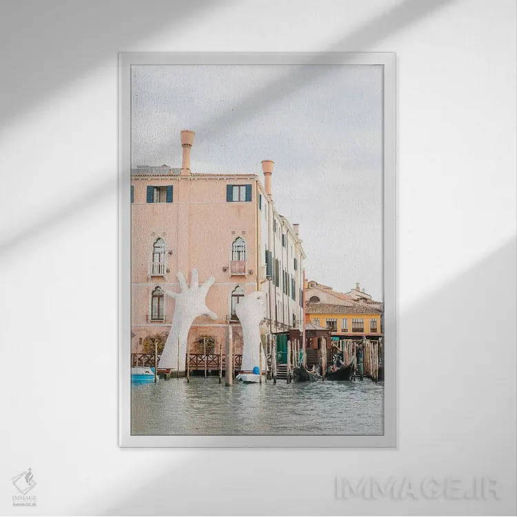تابلو دکوراتیو Venice, Italy,دست ها روی ساختمان، ونیز، ایتالیا اثر لاولی لیتل هوم کو - نمای قابدار سفید